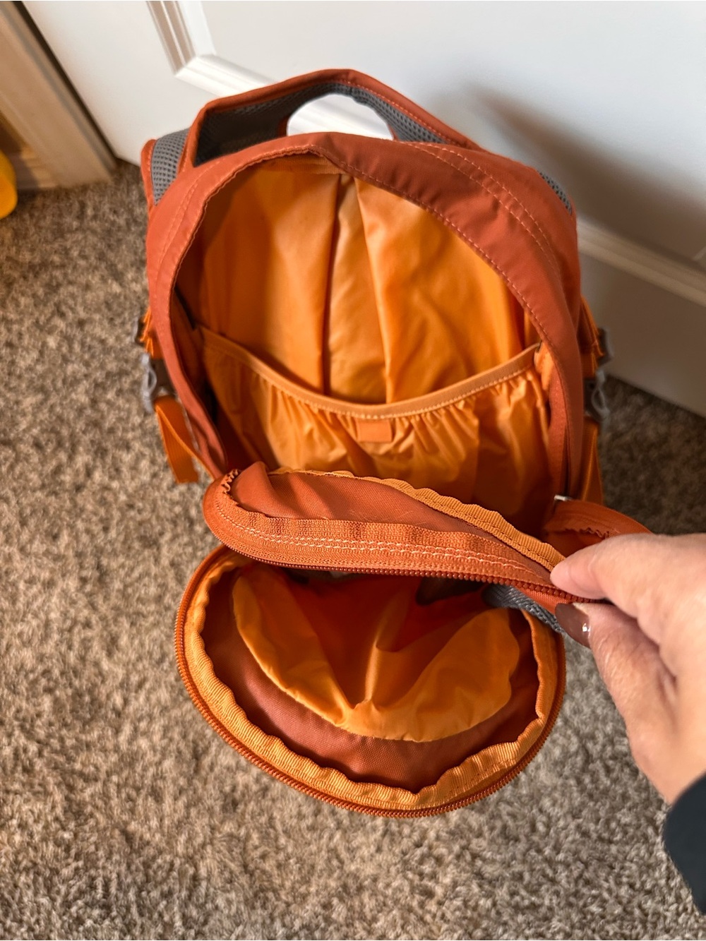 Osprey Orange Daylite Backpack NWOT - Picture 8 of 10